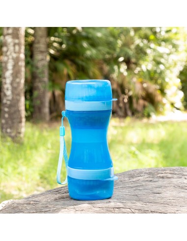 Botella con depósito de agua y comida para...