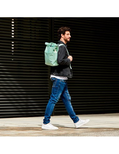 Mochila urbana con cierre superior enrollable...