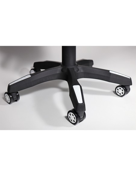 Silla gaming ergonómica negra y blanca