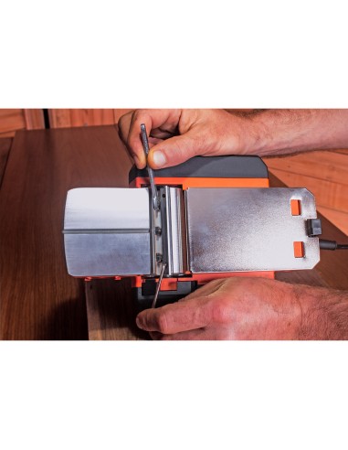 Cepillo eléctrico 710w bew712-qs black+decker