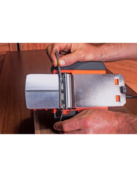 Cepillo eléctrico 710w bew712-qs black+decker
