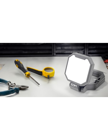 Foco led de trabajo 20w 2.000lm 3 en 1