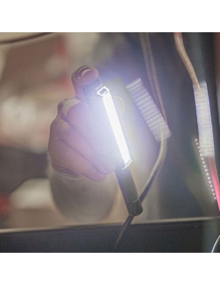 Linterna lil larry. base magnética clip. por la compra de 18 unidades un expositor de regalo