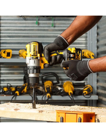Taladro percutor sin escobillas xr 18v xrp 13mm 95nm con 2 baterías li-ion 5ah y maletín tstak dcd996p2-qw dewalt