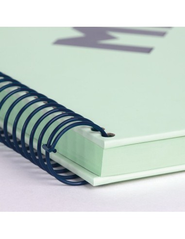 Cuaderno a4 con espiral pautado 7 mm verde