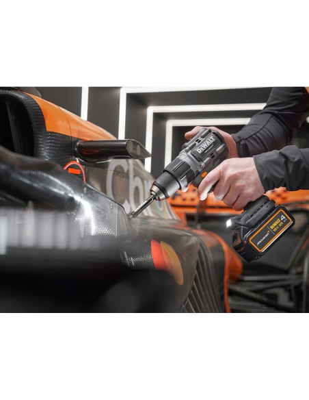 Taladro percutor mclaren sin escobillas xr 18 v 13 mm 90 nm con 2 baterías li-ion 4 ah y maletín tstak