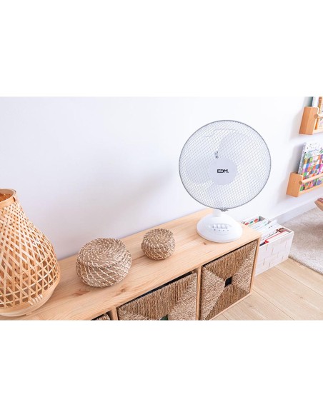 Ventilador de sobremesa. color blanco. potencia: 35w aspas: ø30x48cm