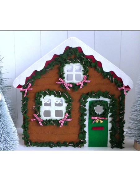 Casa navideña de fieltro 22 cm
