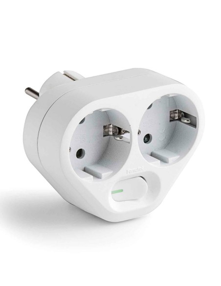 Adaptador 2 tomas 2p+t schuko con interruptor ip20 blanco